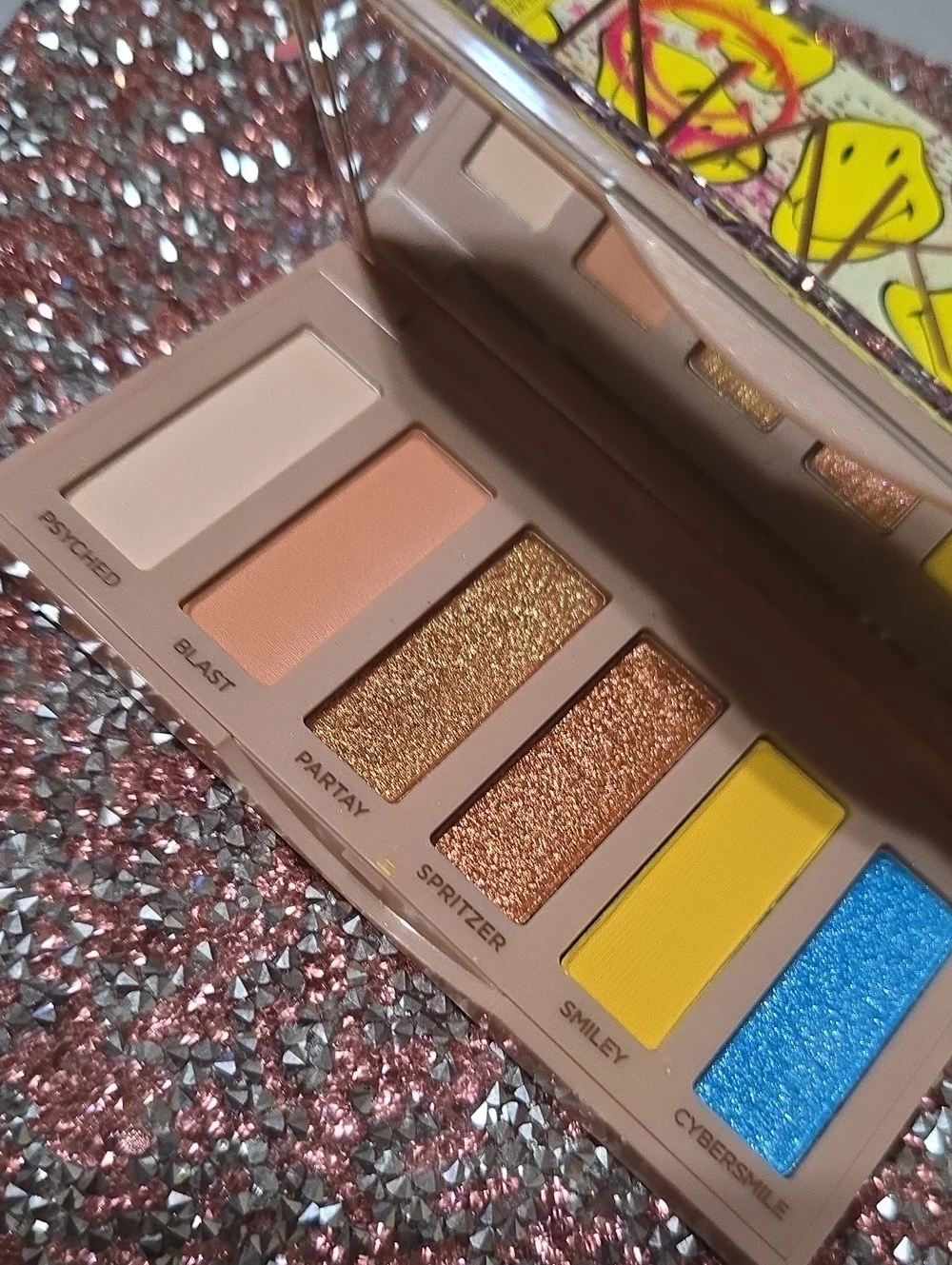 🧚‍♀️Urban Decay x Smiley DISCONTINUED NAKED MUCHO HAPPY Palette NWT